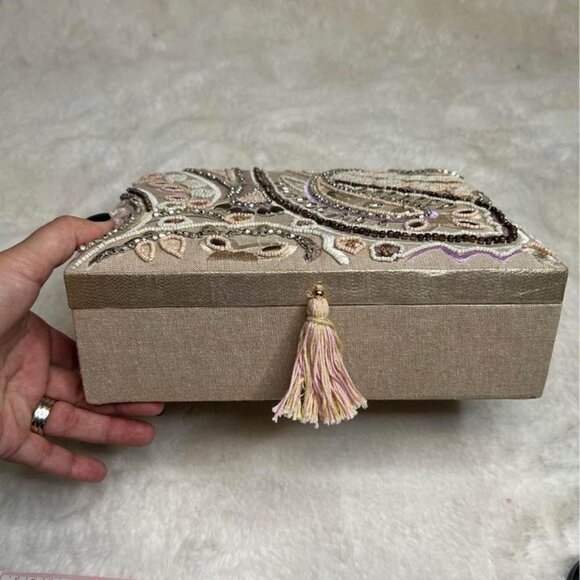 Beaded jewelry box. Excellent condition. Neutrals. - Picture 3 of 8